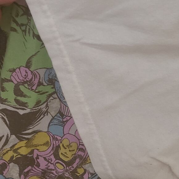Marvel  Avengers Graphic White and pink T-shirt.size L - Picture 4 of 6
